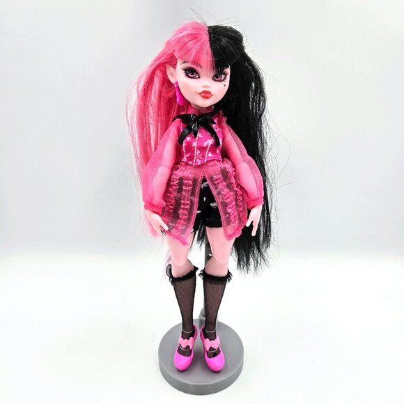 Monster High Doll Draculaura Count Fabulous 2021 Read - Picture 1 of 12